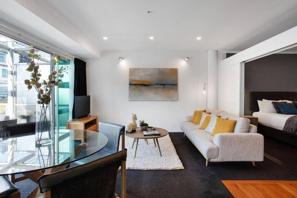 Princes Wharf 2BR Luxury - Newly Renovated view 5