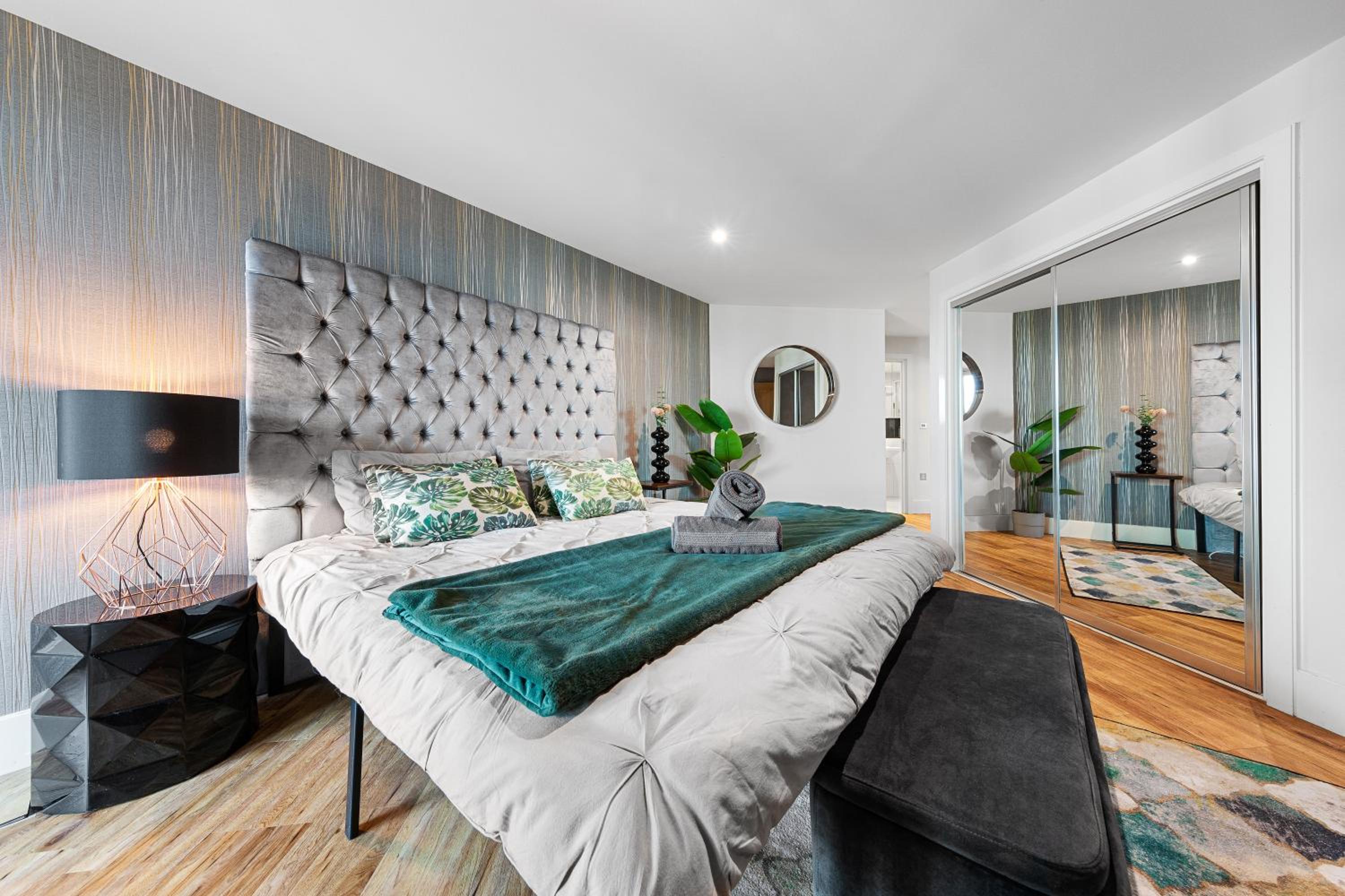 Vauxhall large 2bedroom Central London with amazing River View Panoramic Balcony