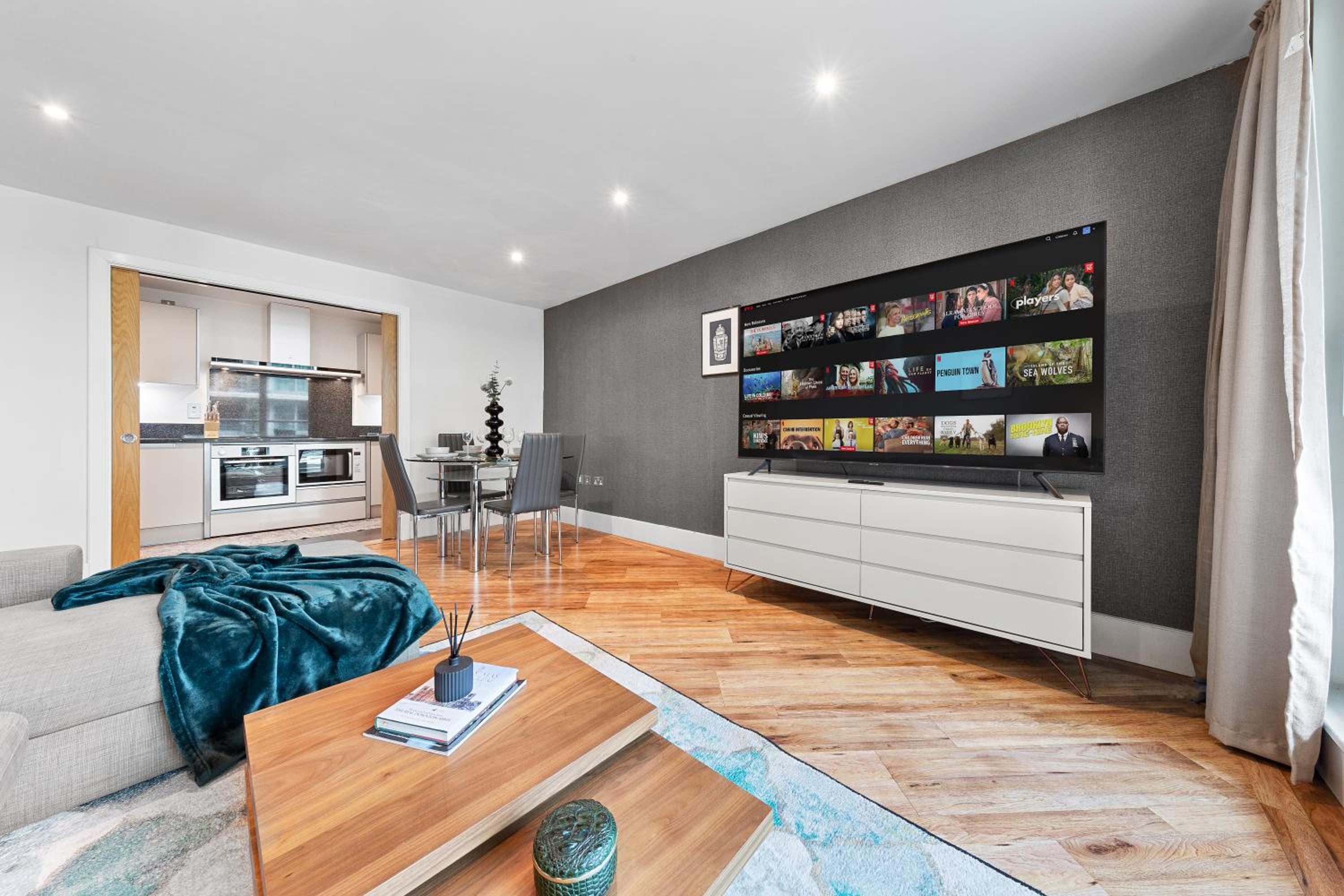 Vauxhall large 2bedroom Central London with amazing River View Panoramic Balcony