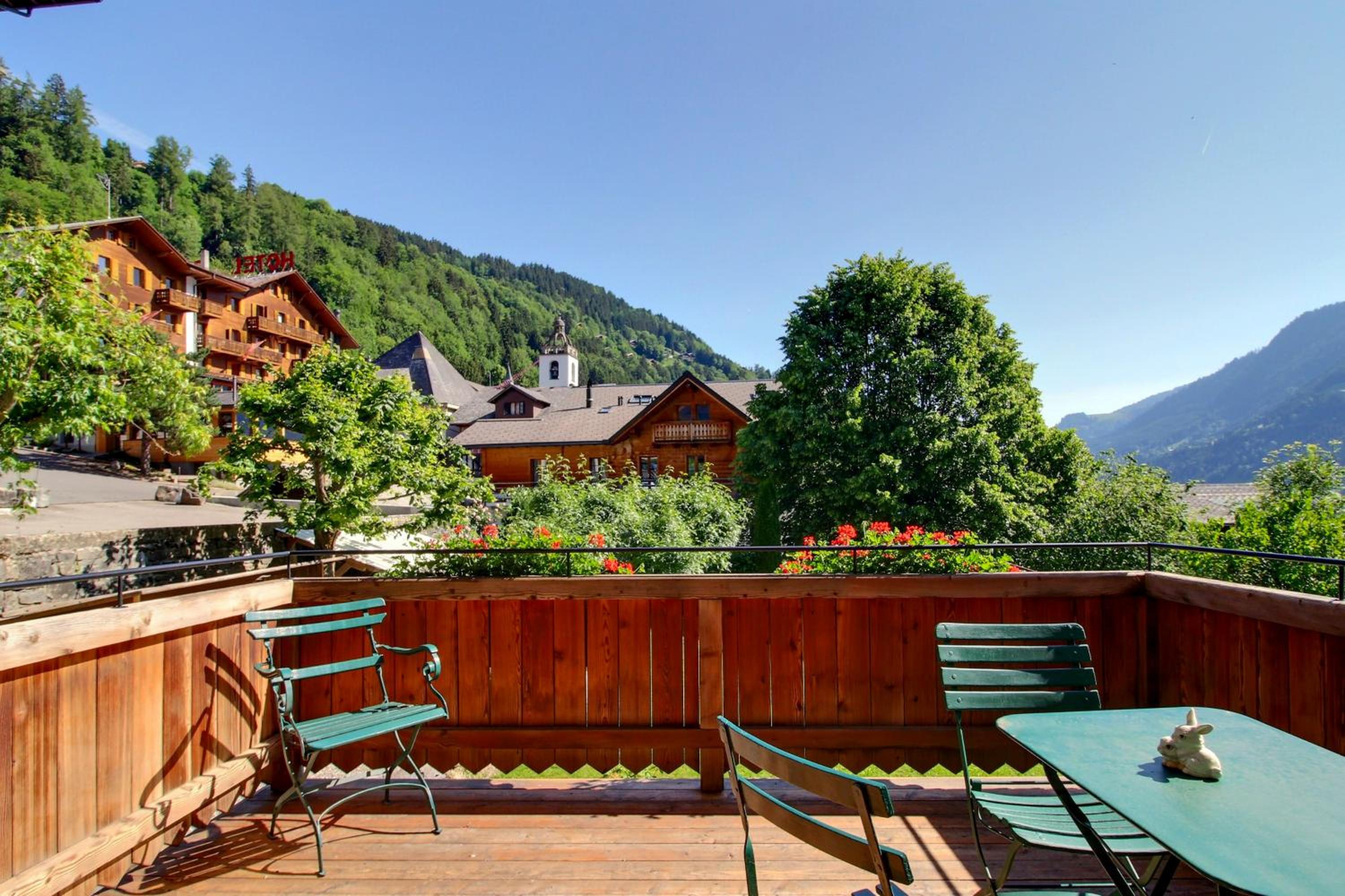 Four story family Chalet Eden