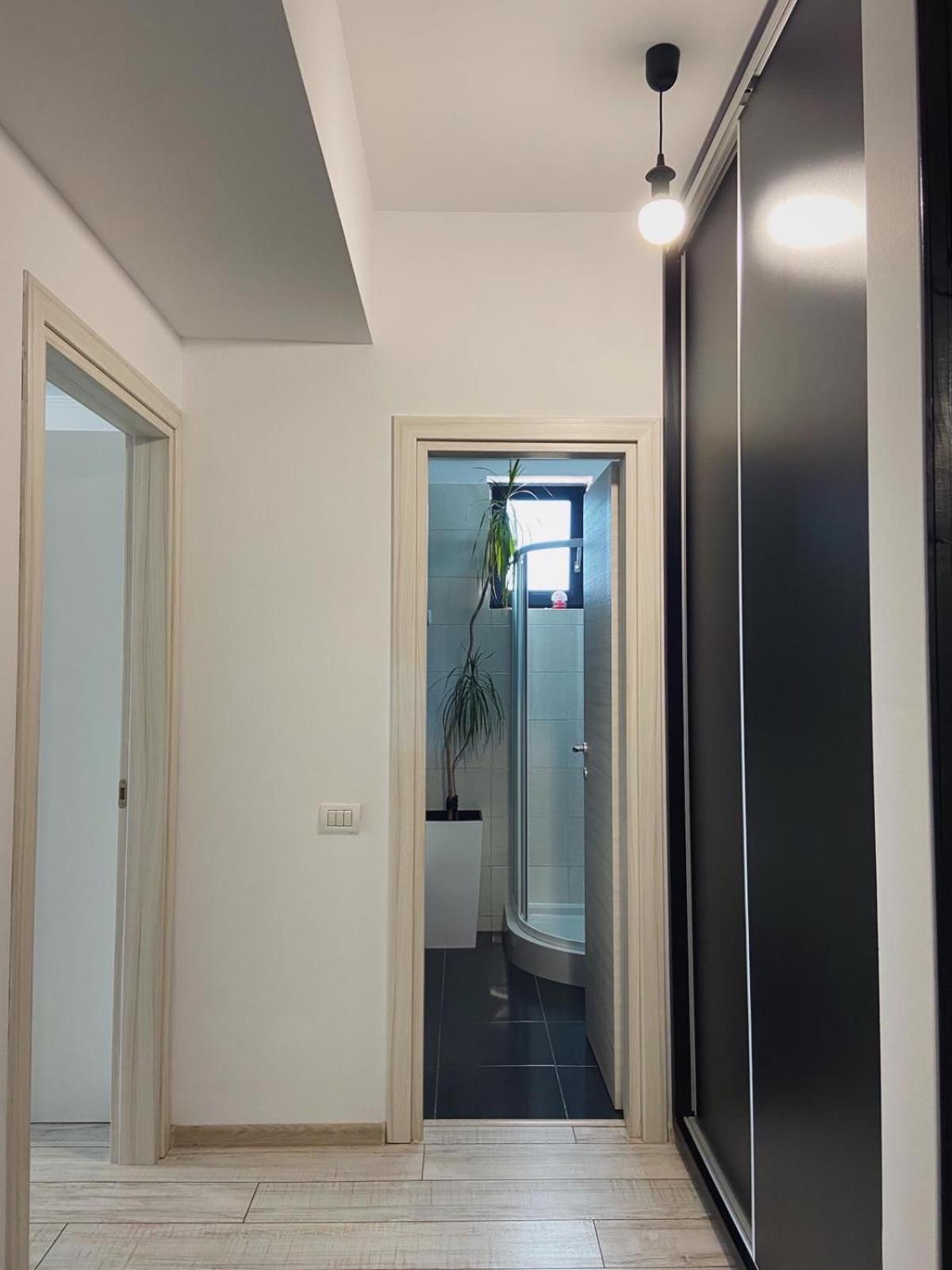 Amely Apartments Mamaia Nord by Building Stefan view 4