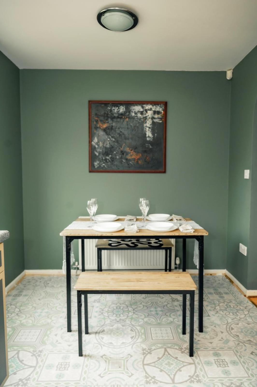 Stylish 2-Bedroom Home Perfect for Families and Couples view 5