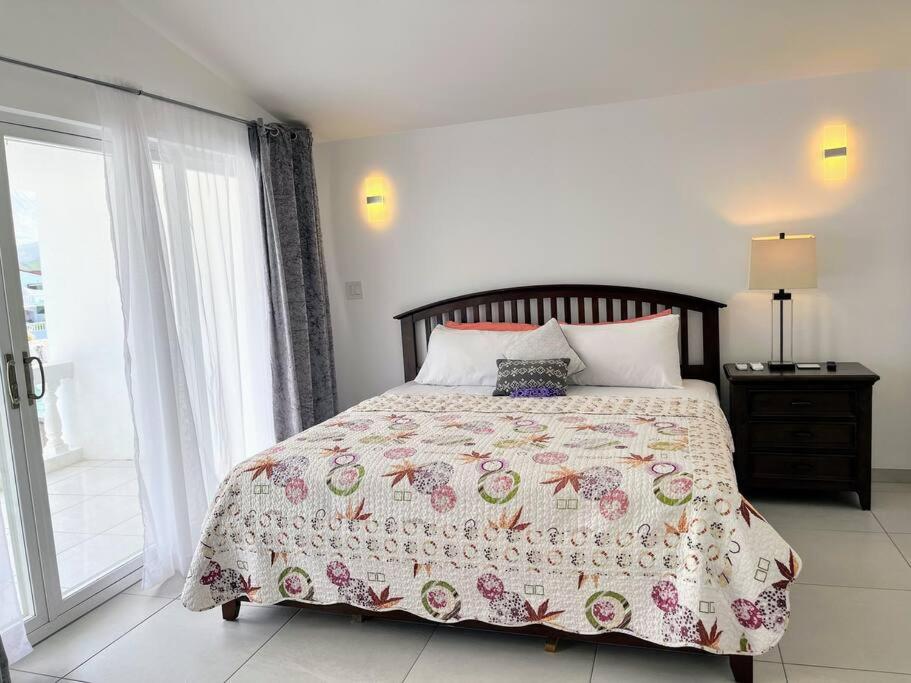 Renovated waterfront villa near the beach