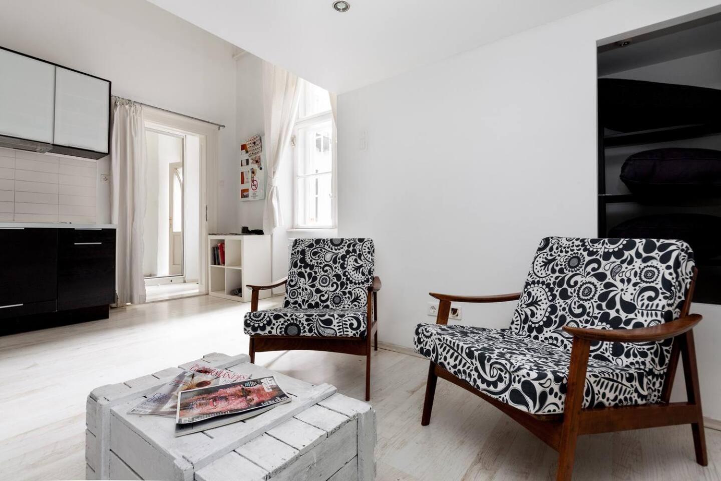 Black&White Apartment