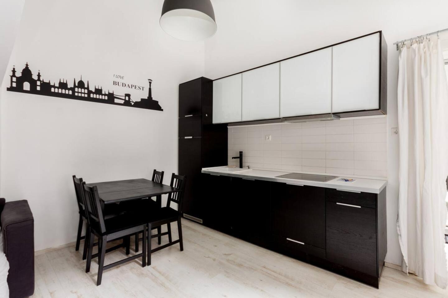 Black&White Apartment