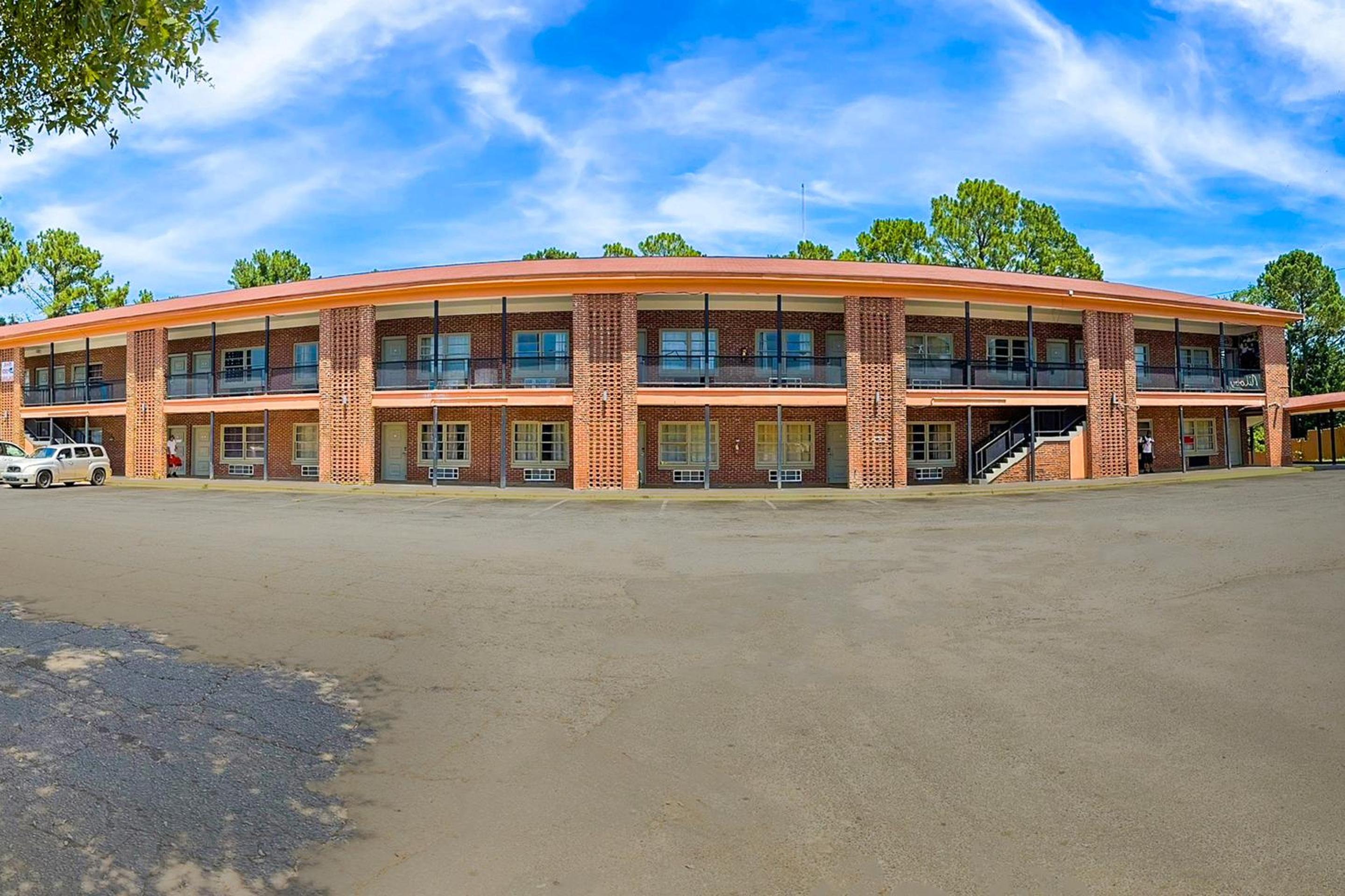 Sunrise Inn By OYO Albany view 3