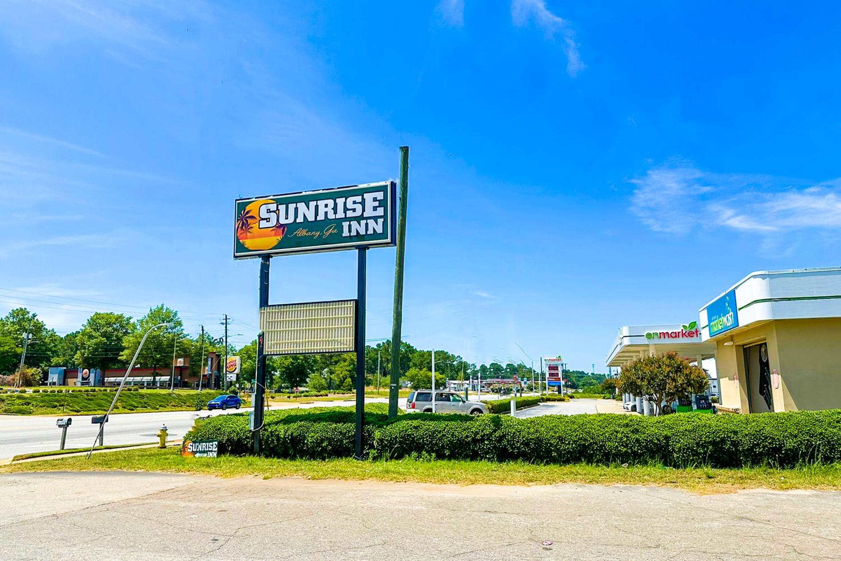 Sunrise Inn By OYO Albany view 4
