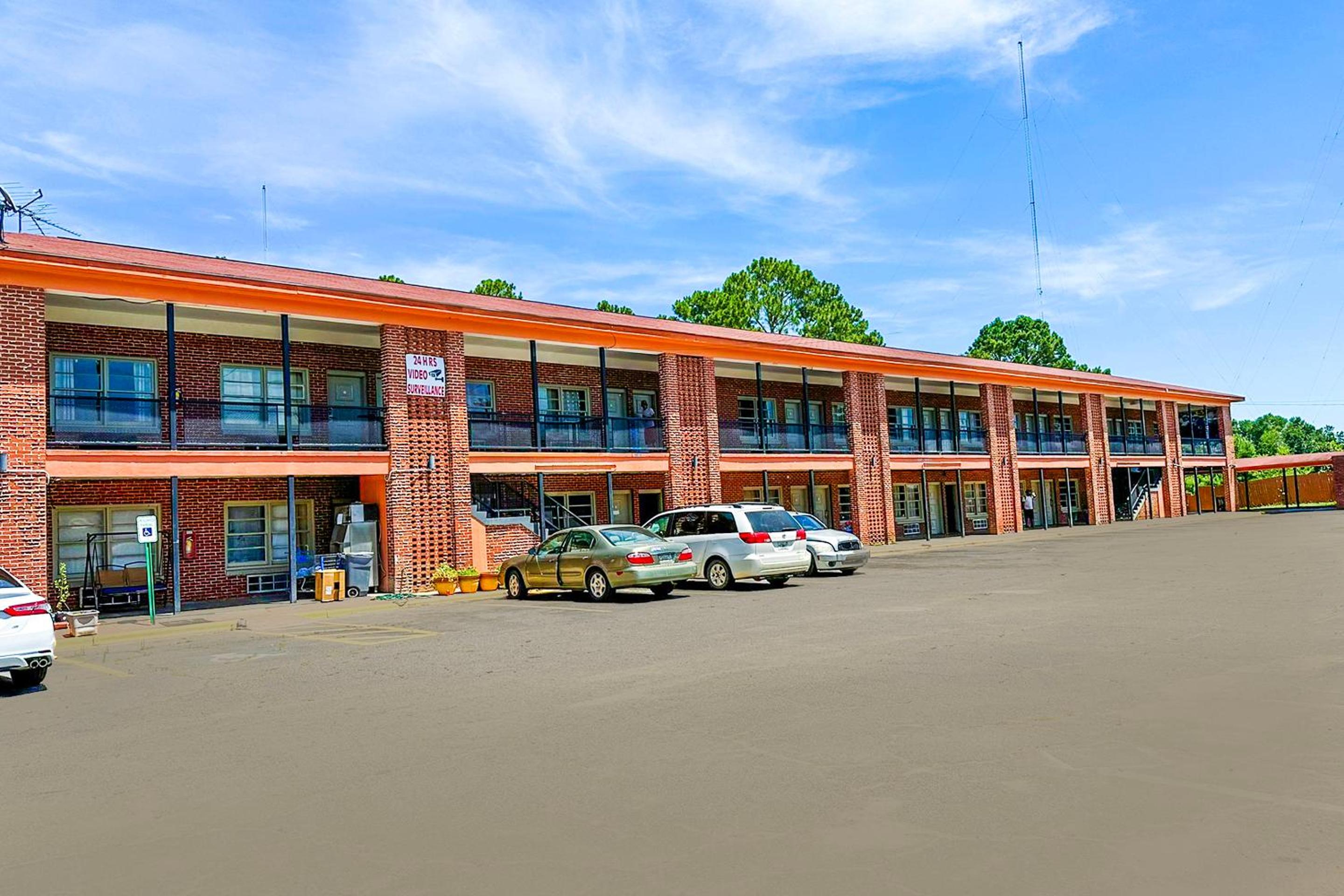 Albany Vacations - Sunrise Inn By OYO Albany - Property Image 1