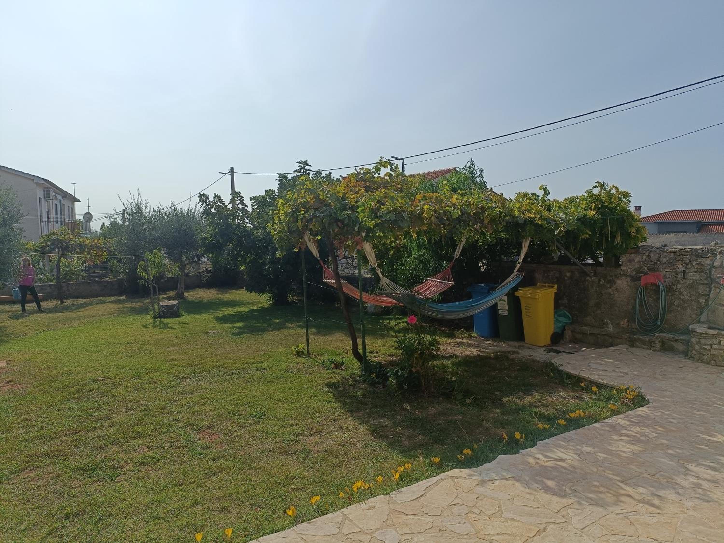 CASETTA CON GIARDINO e PORTICO view 3