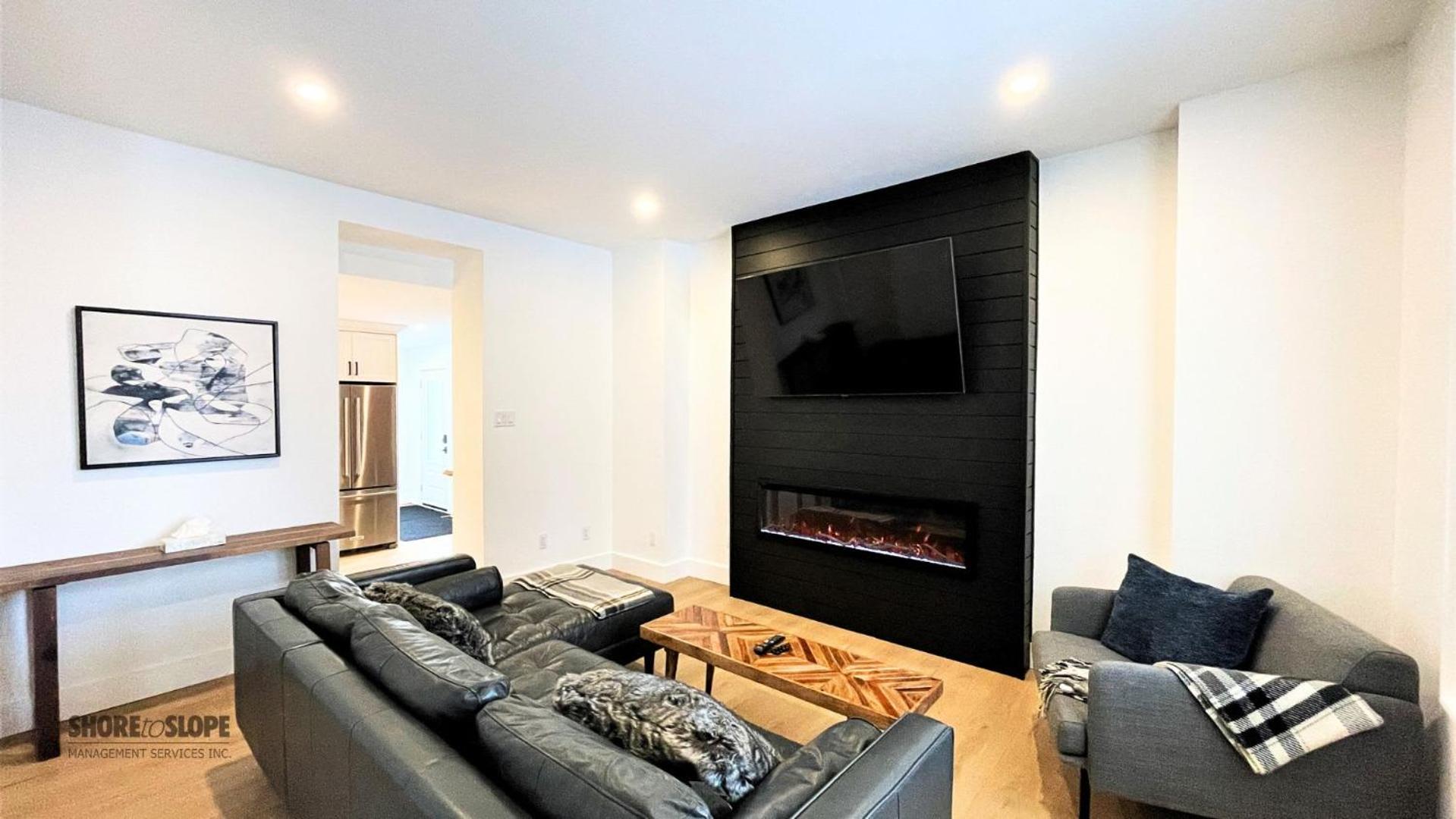 The 1883 Century Flat Suite