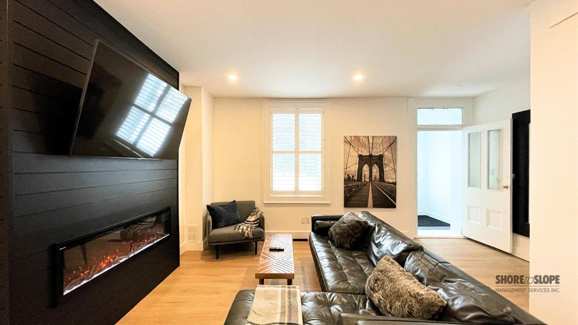The 1883 Century Flat Suite