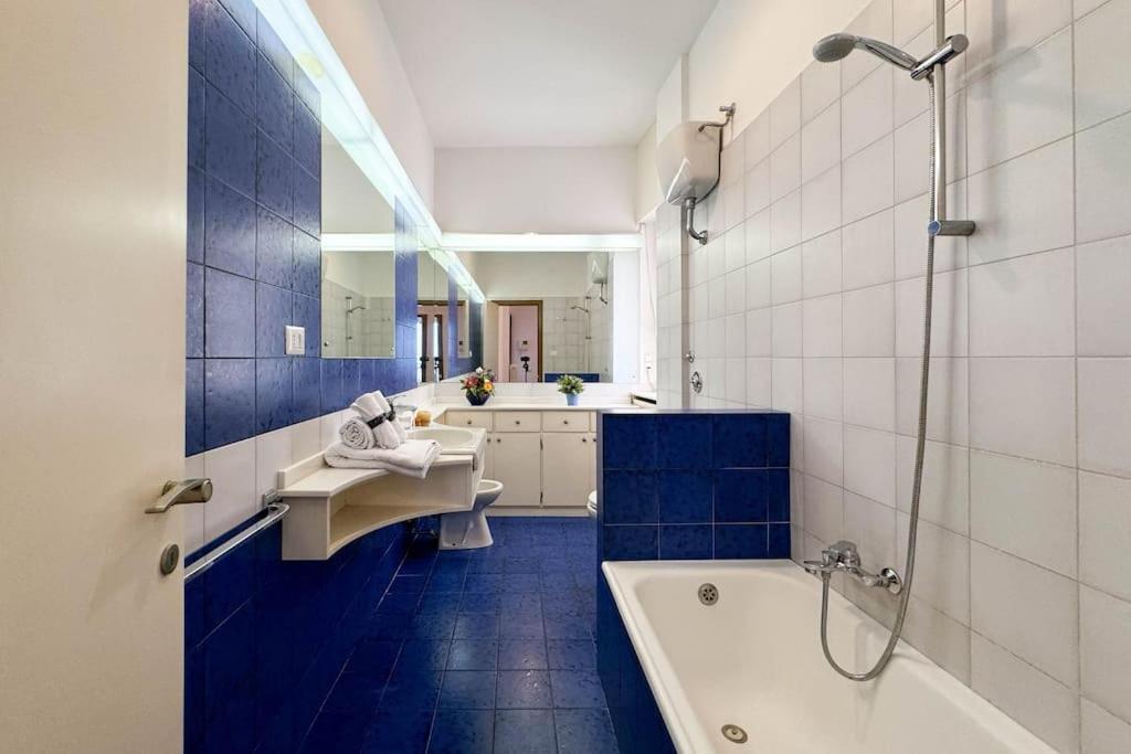 6 posti - Fronte Mare Parcheggio Privato AC Wifi by WeHostYou photo 5