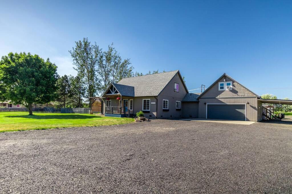 Spacious Family Home with Hot Tub
