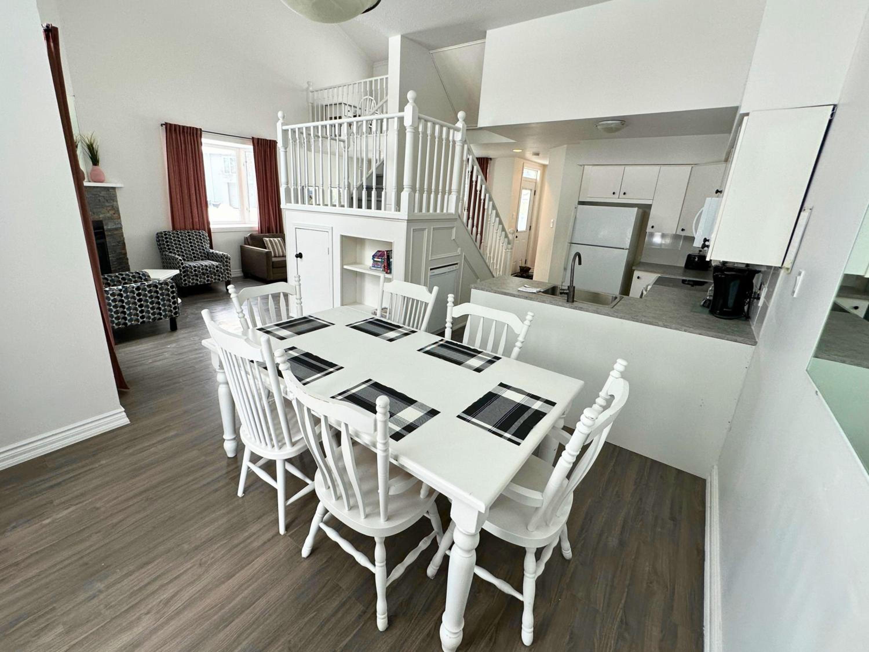 Four Season Family Retreat with Pool Access