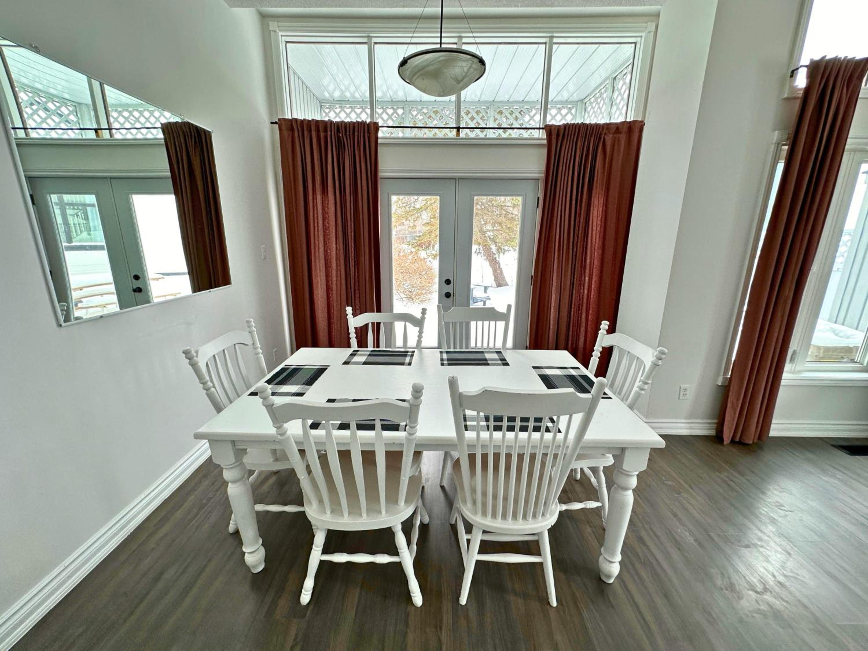 Four Season Family Retreat with Pool Access
