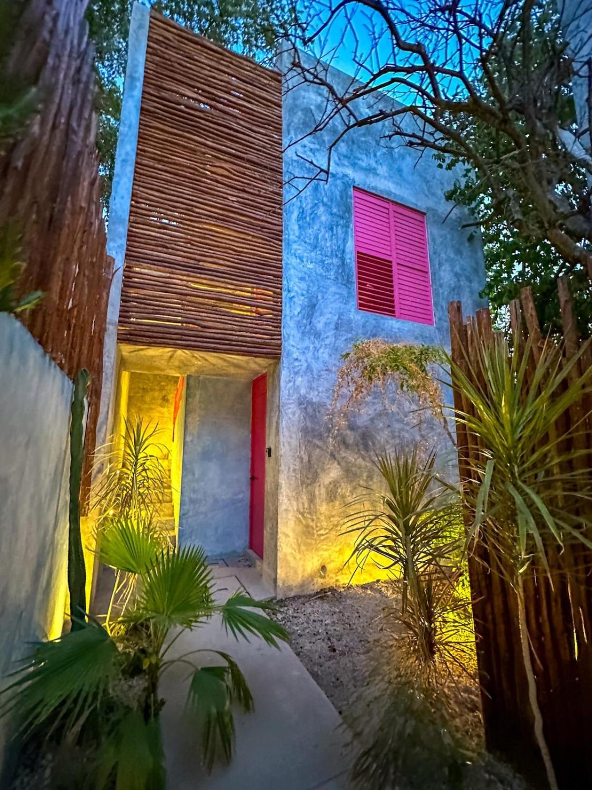 Uayma increible cuarto en el centro con piscina view 3