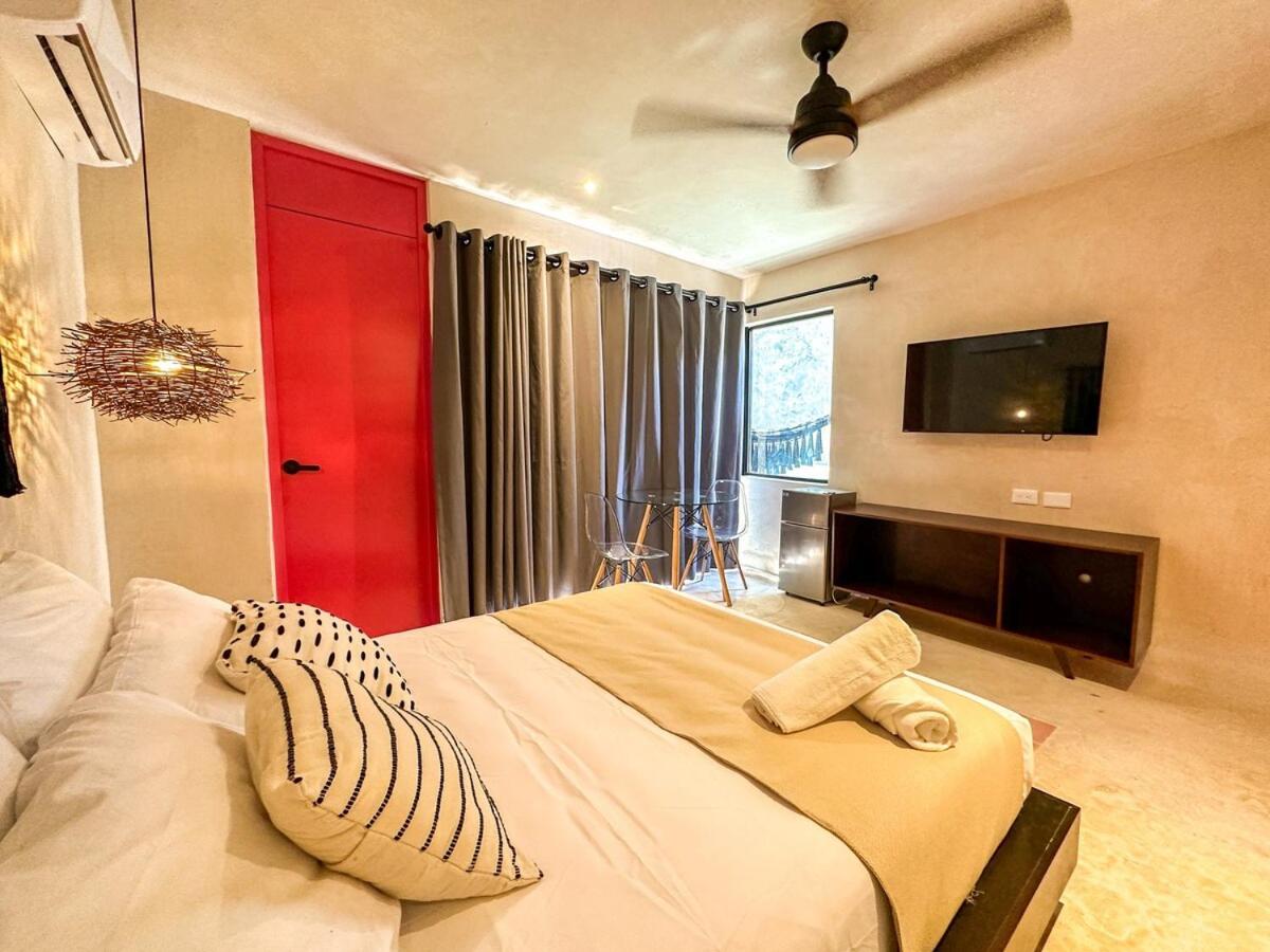 Uayma increible cuarto en el centro con piscina view 5