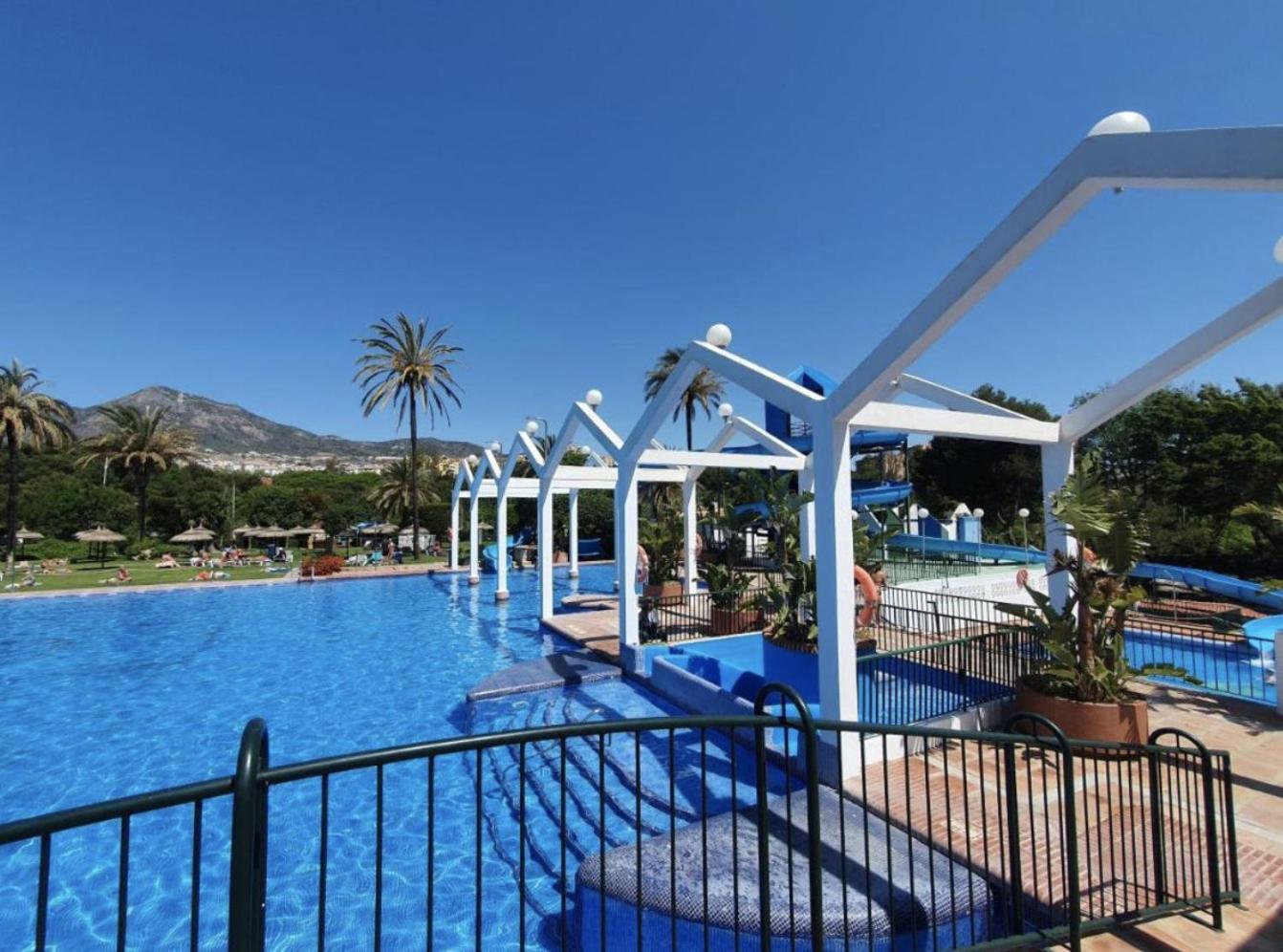 Benalbeach playa - Tu hogar frente al mar, complejo 4 piscinas