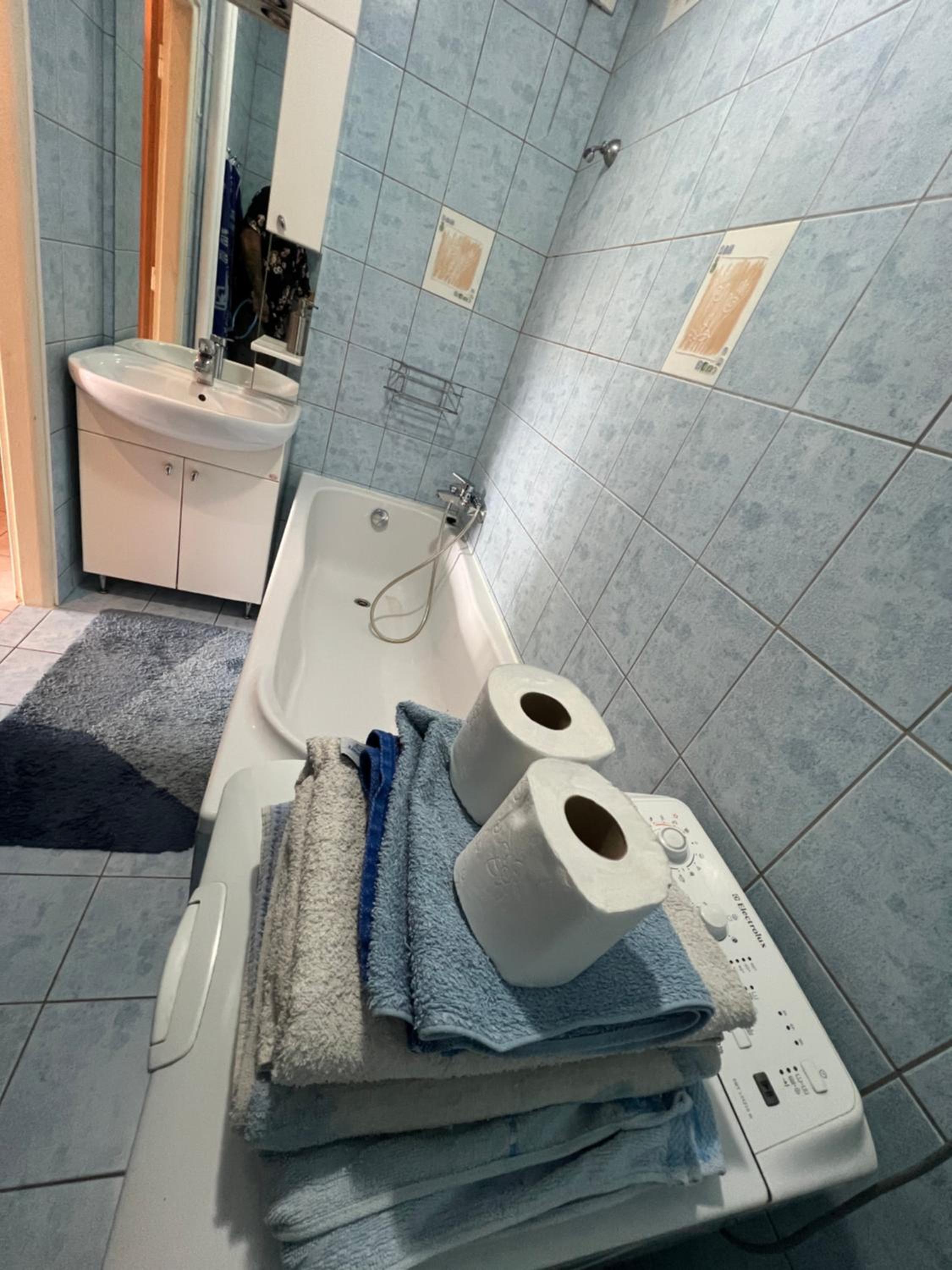 Self-Check- 2-bedroom comfortable apartment view 4
