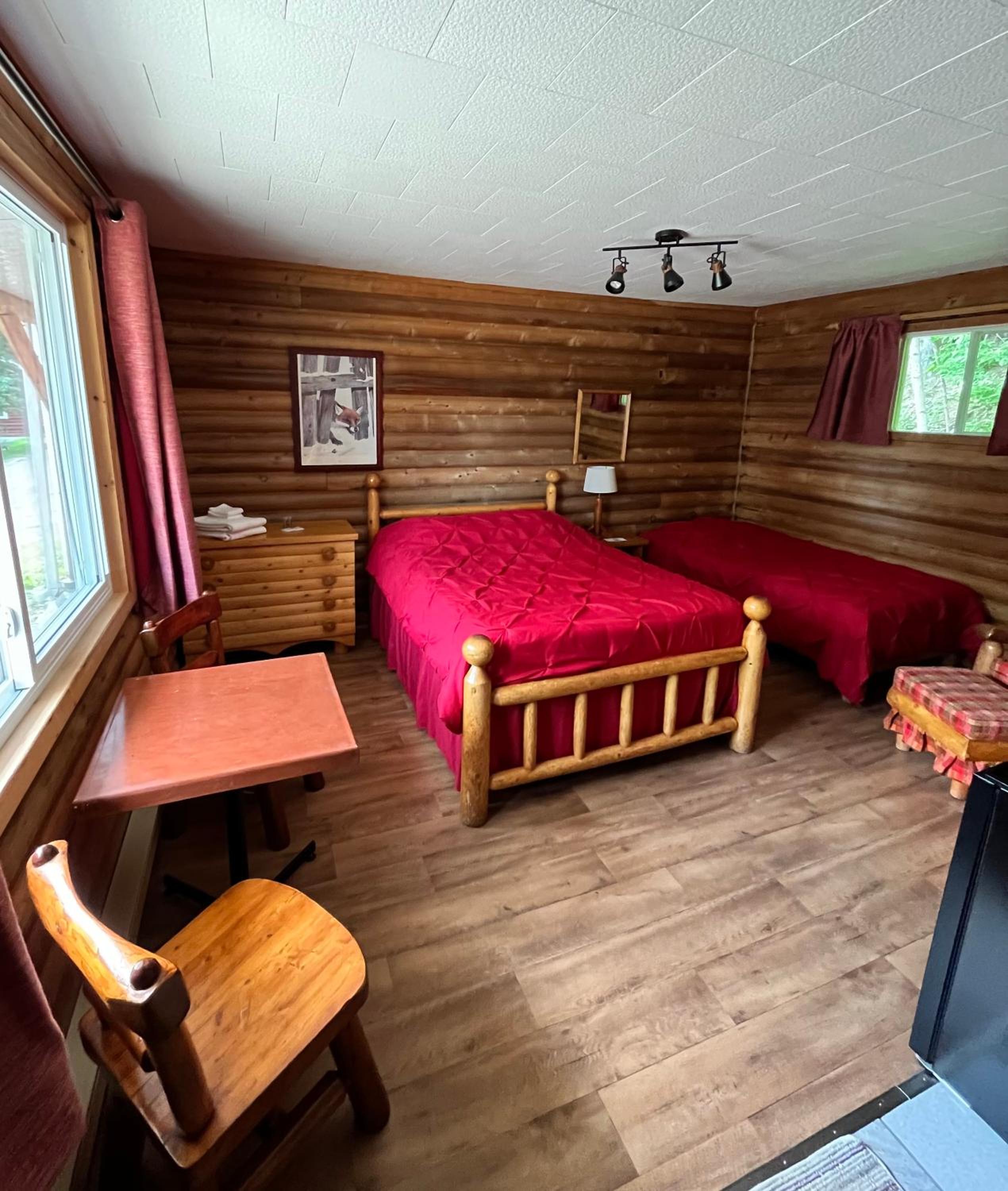 Kan-à-Mouche Pourvoirie Auberge et Chalets