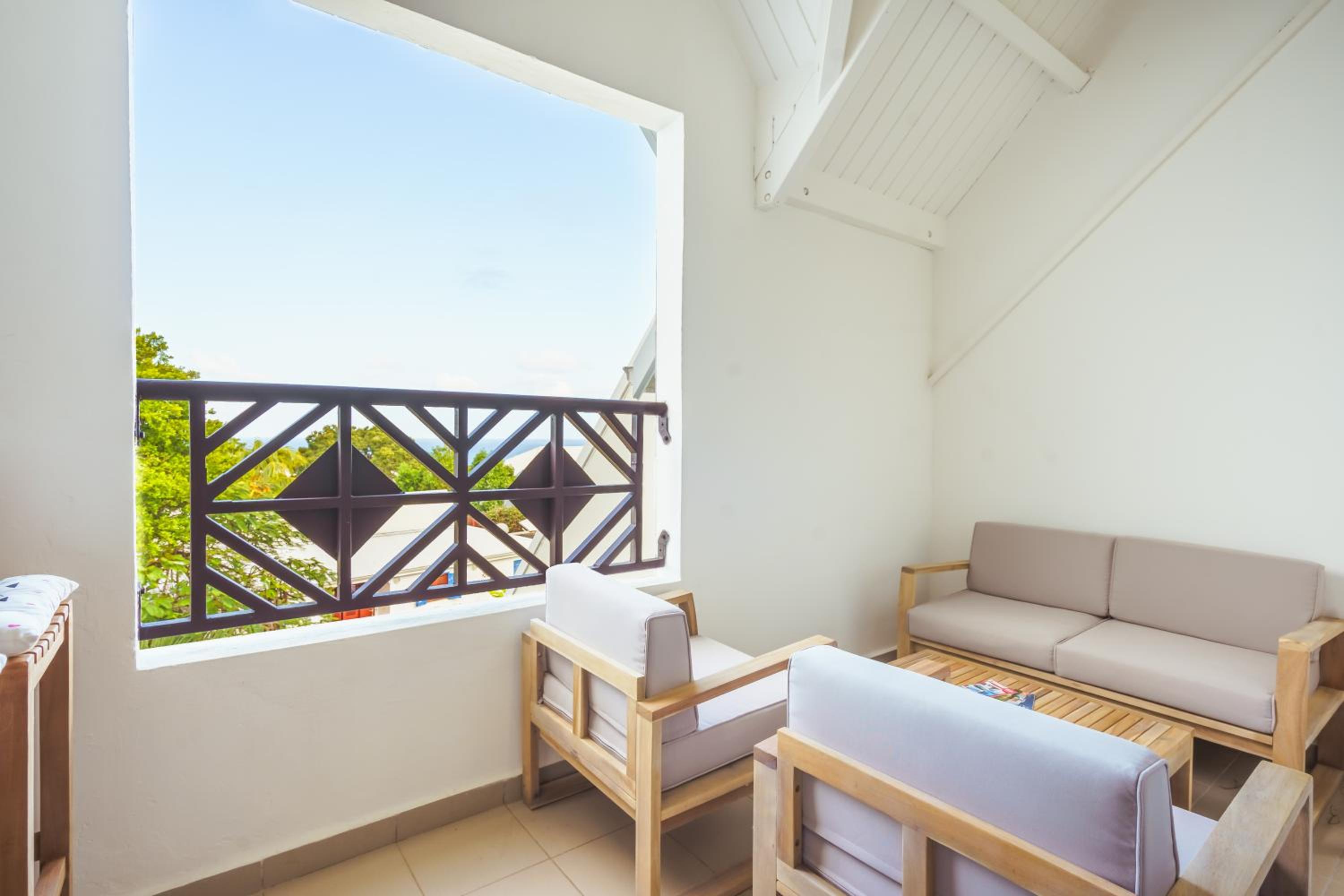 Charmant duplex avec vue mer et piscine - Le Goyave view 2