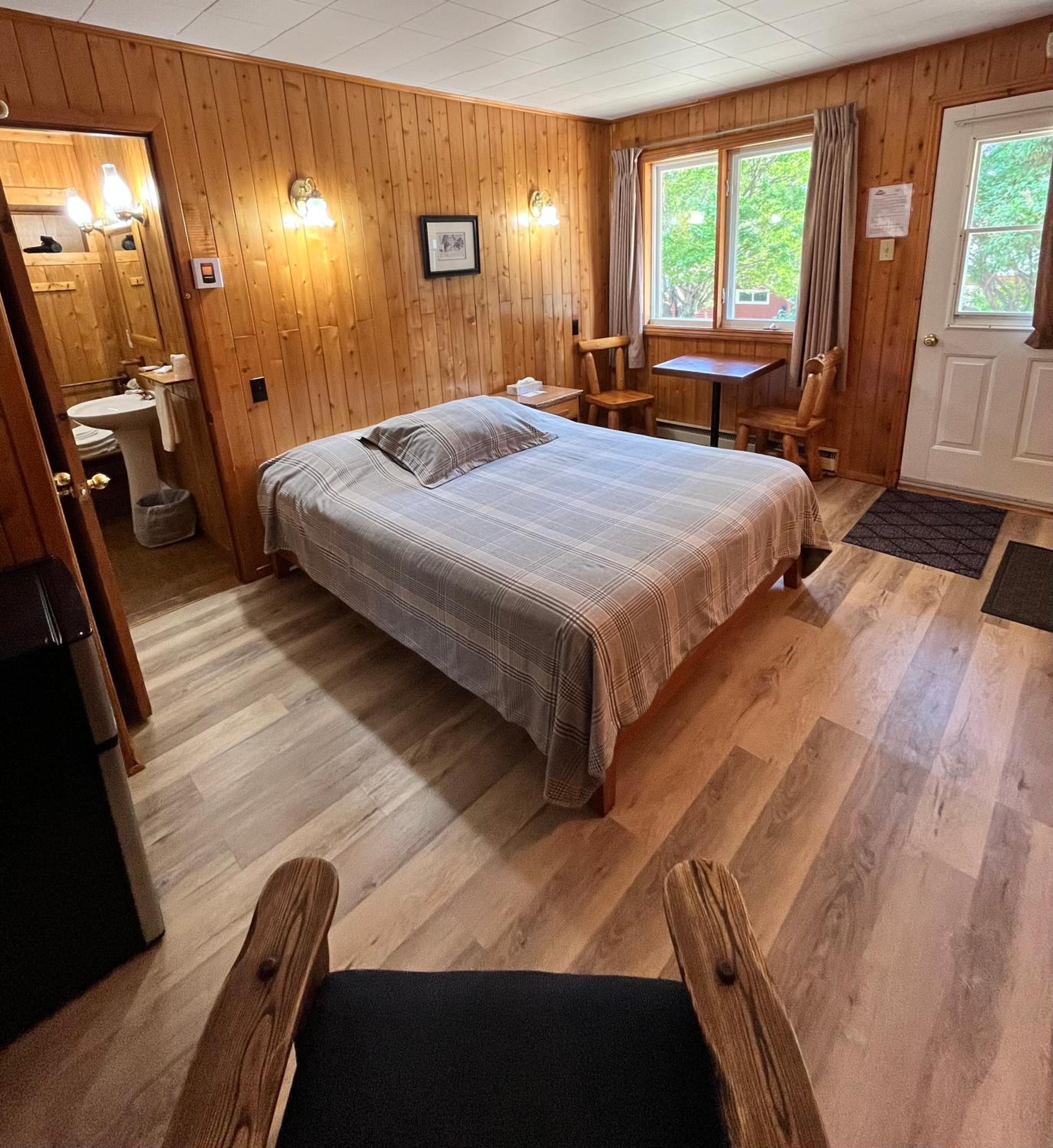 Kan-à-Mouche Pourvoirie Auberge et Chalets