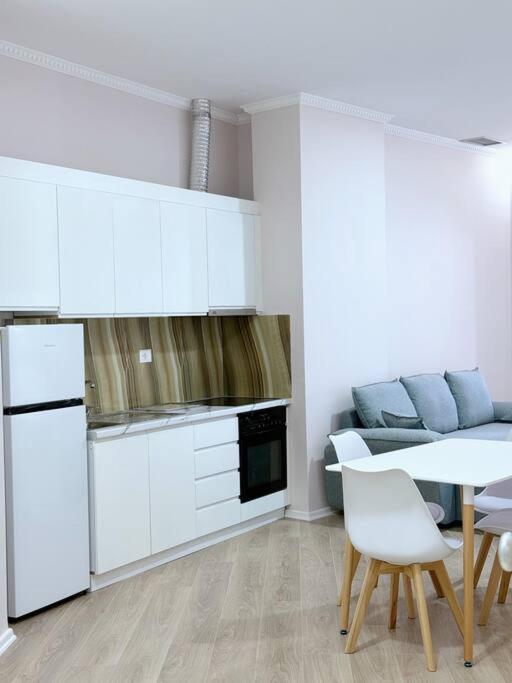 AEM 1 Bedroom Apartment Apt #9