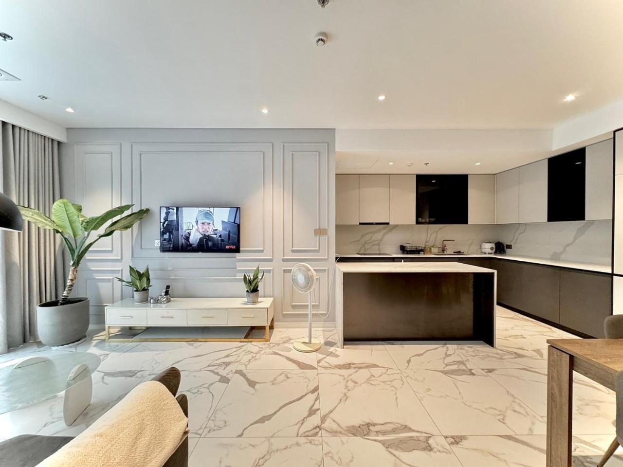 Metropole Thu Thiem - Luna Apartment - Chic, Unbeatable LOCATION, Great Value!!!
