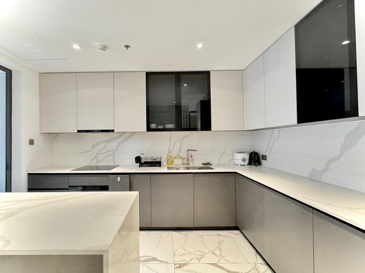 Metropole Thu Thiem - Luna Apartment - Chic, Unbeatable LOCATION, Great Value!!!