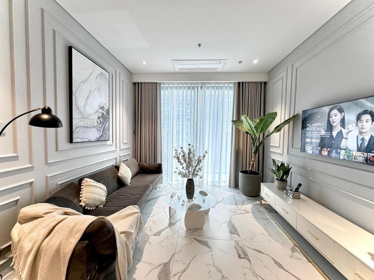 Metropole Thu Thiem - Luna Apartment - Chic, Unbeatable LOCATION, Great Value!!!