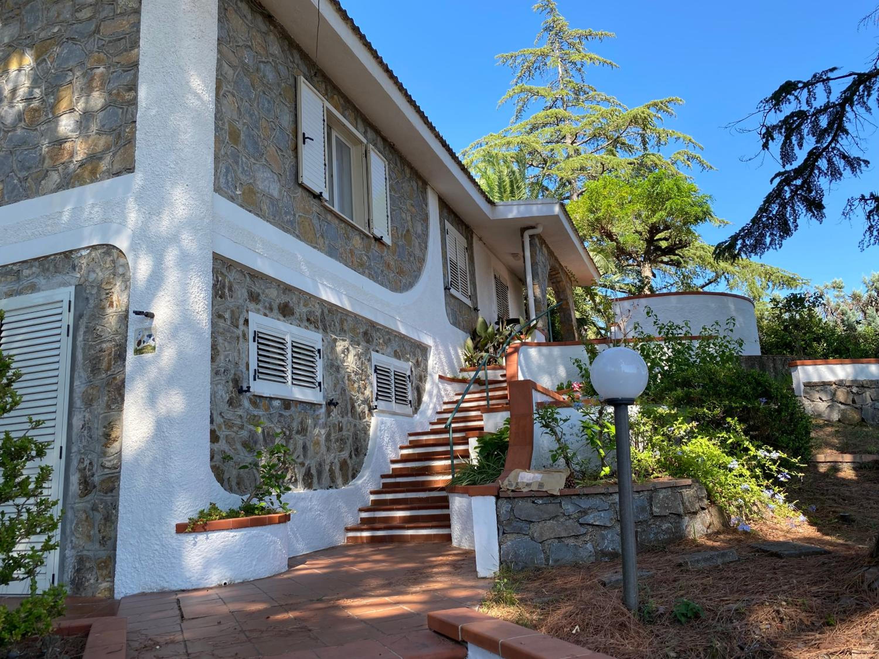 Villa spazio sa con giardino e vista mare
