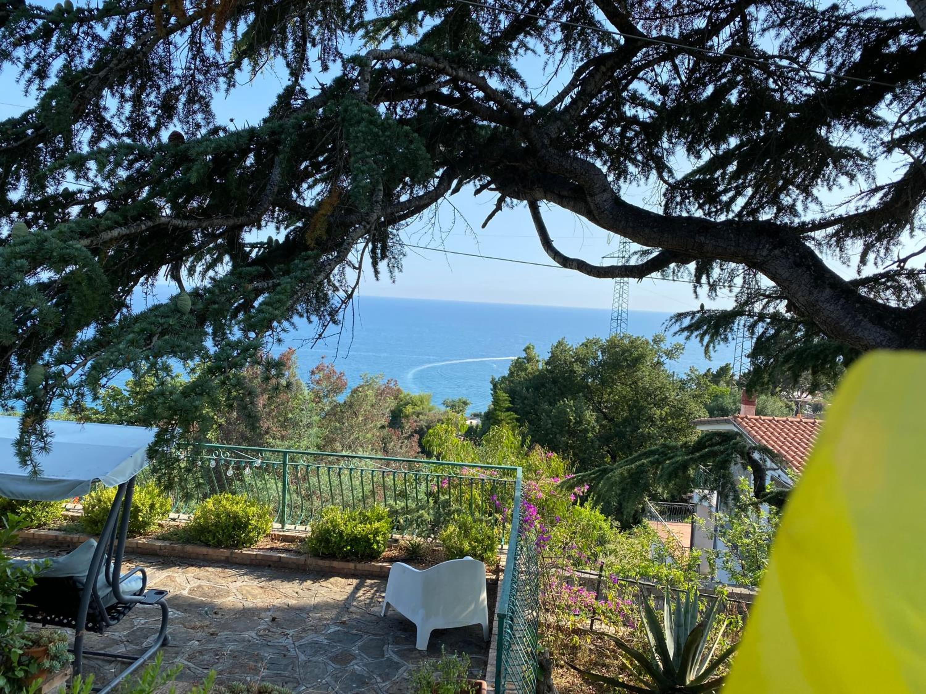Villa spazio sa con giardino e vista mare