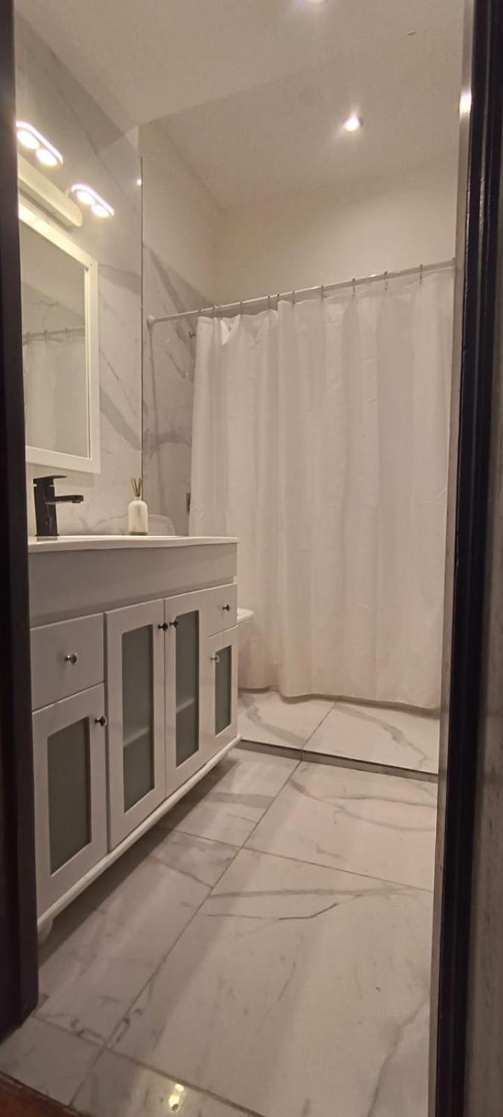 Alquiler de habitación, con baño privado.