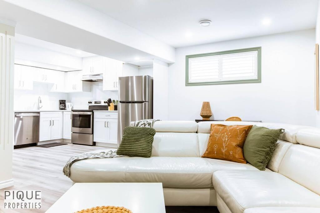 Spacious Bright Suite - Sleeps 4 - King Bed - NFLX