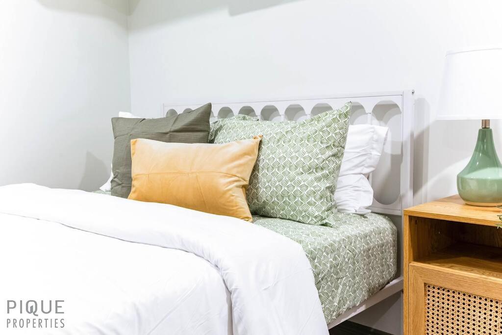 Spacious Bright Suite - Sleeps 4 - King Bed - NFLX
