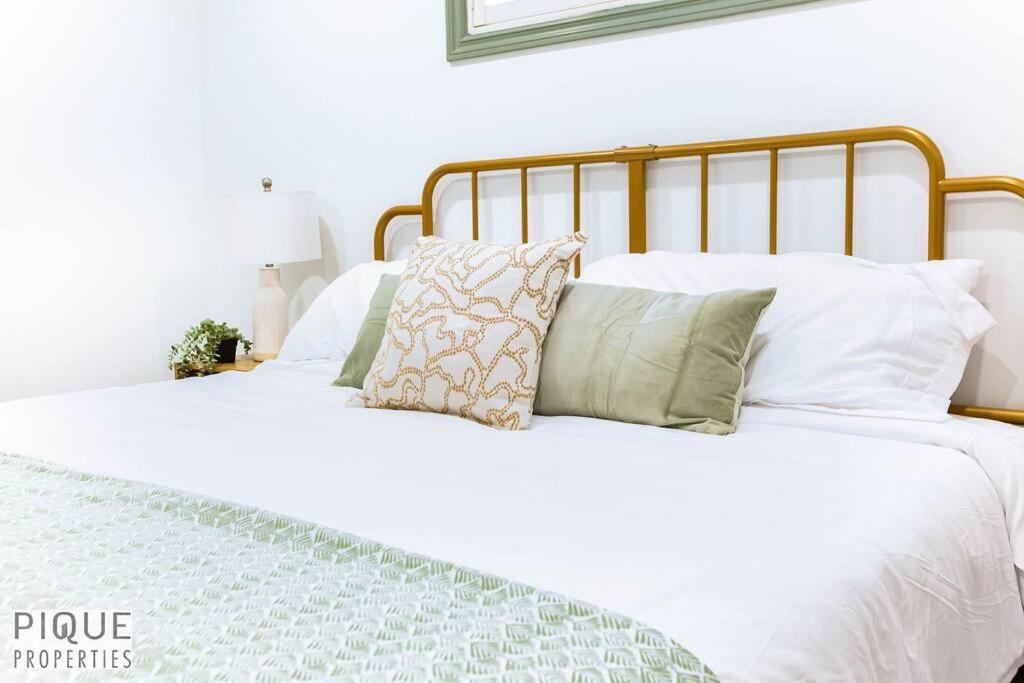 Spacious Bright Suite - Sleeps 4 - King Bed - NFLX