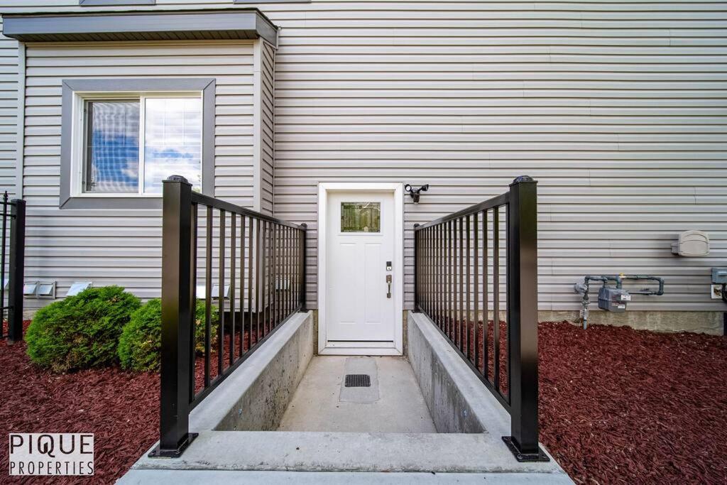 Spacious Bright Suite - Sleeps 4 - King Bed - NFLX