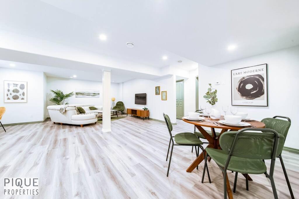 Spacious Bright Suite - Sleeps 4 - King Bed - NFLX