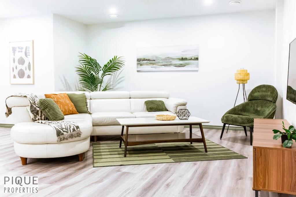 Spacious Bright Suite - Sleeps 4 - King Bed - NFLX