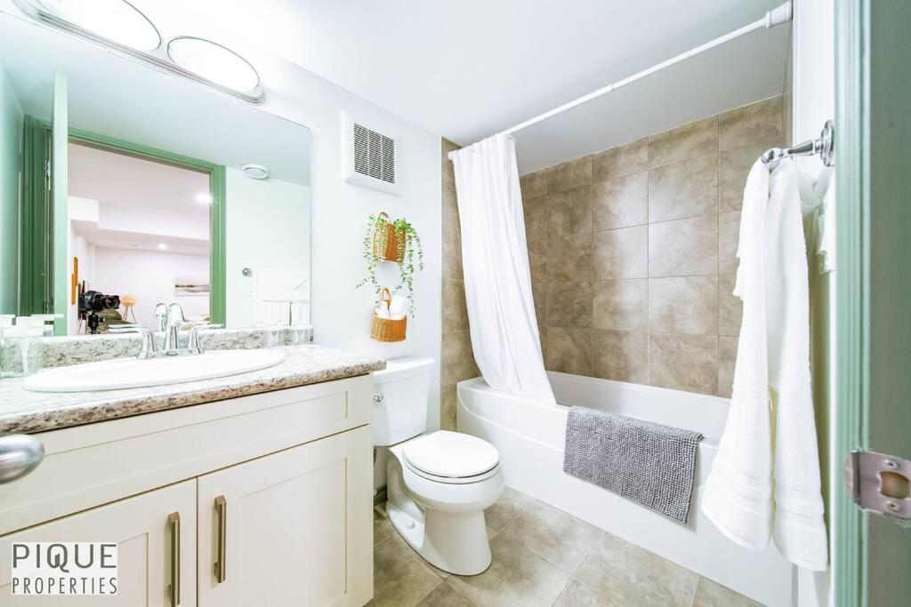 Spacious Bright Suite - Sleeps 4 - King Bed - NFLX