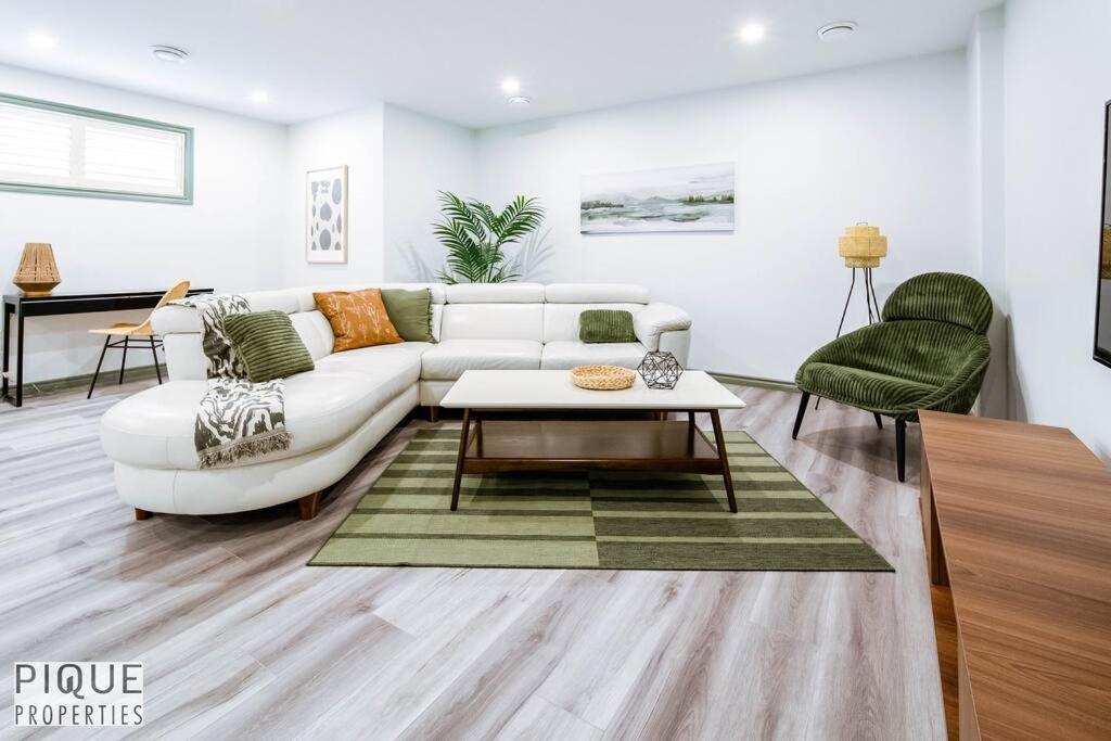 Spacious Bright Suite - Sleeps 4 - King Bed - NFLX