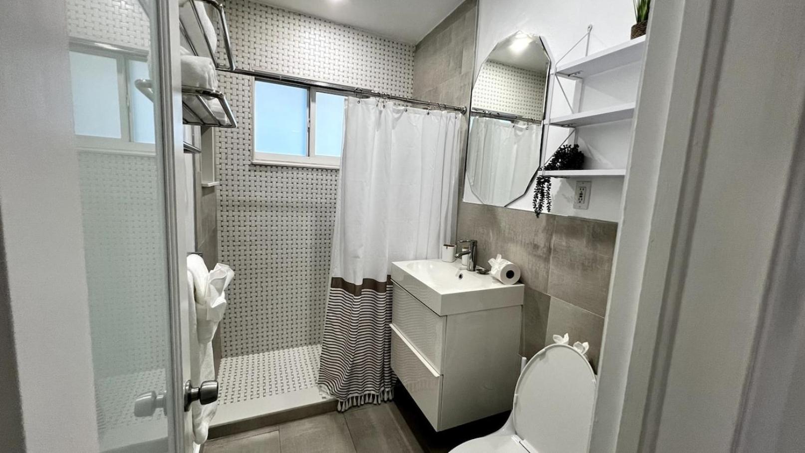 Sunrise Home 4beds, King Size, 2bth At The Beach view 4