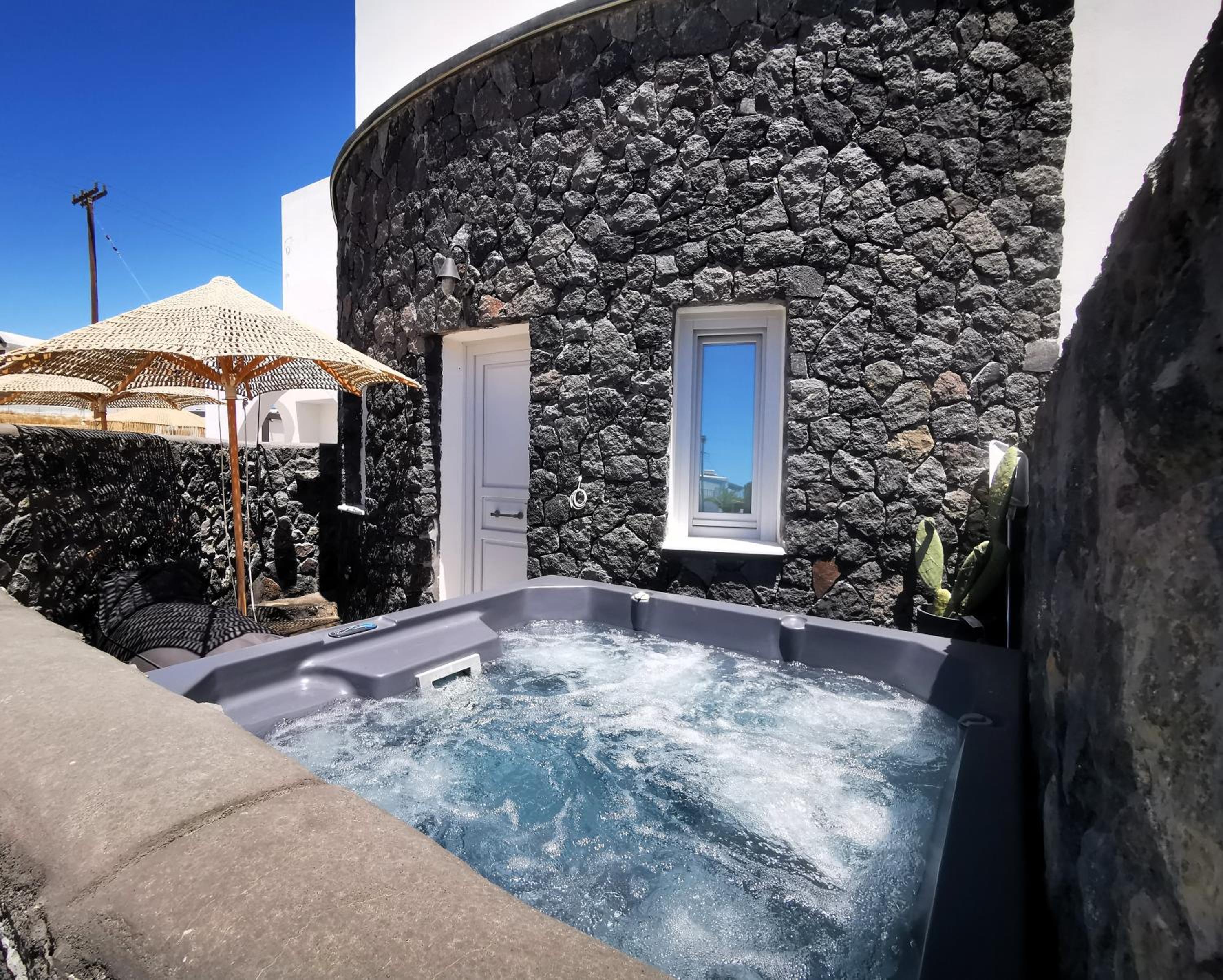 Alafropetra Luxury Suites