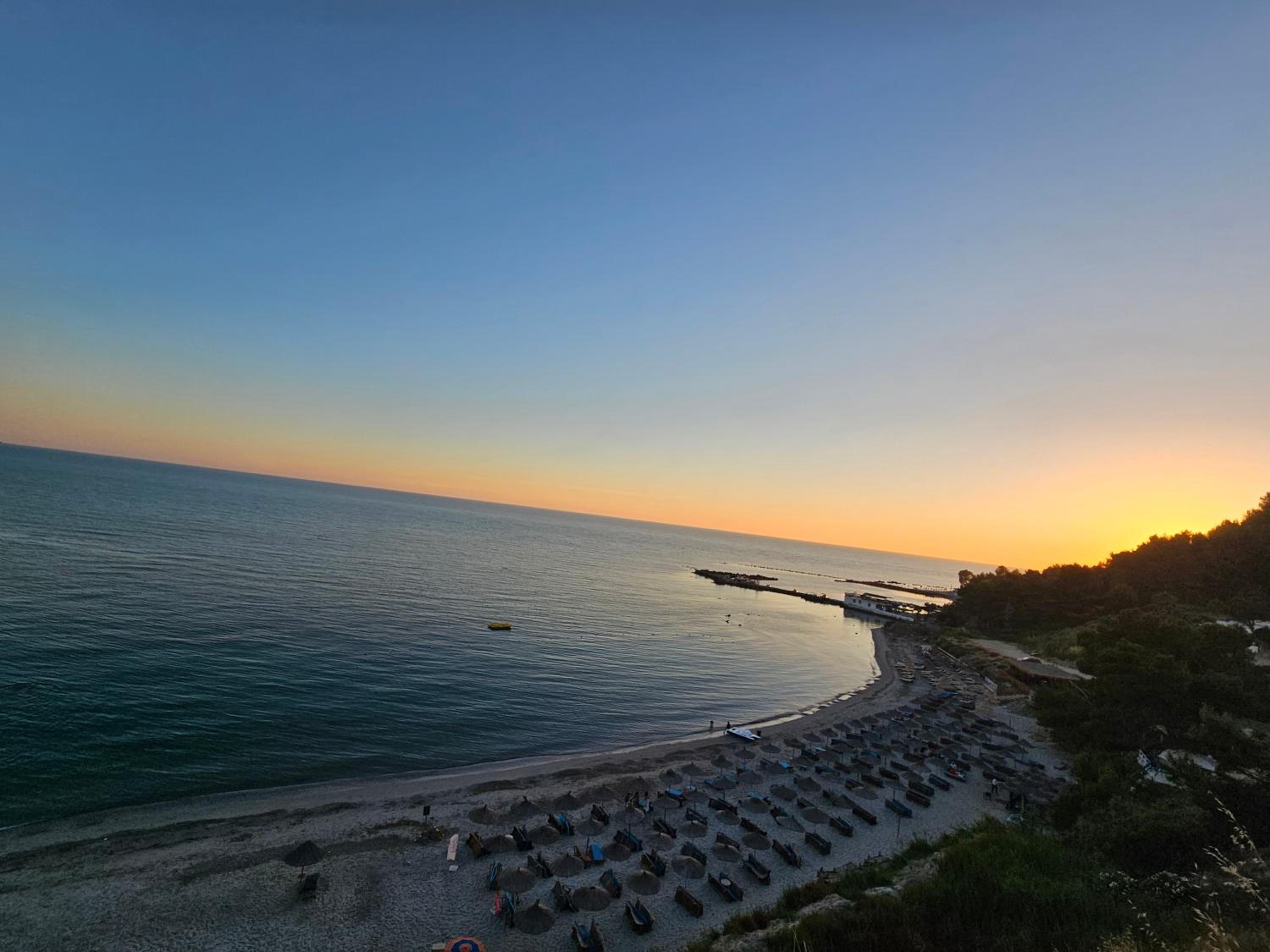 Bral Currila - Peaceful Beachfront Apartment