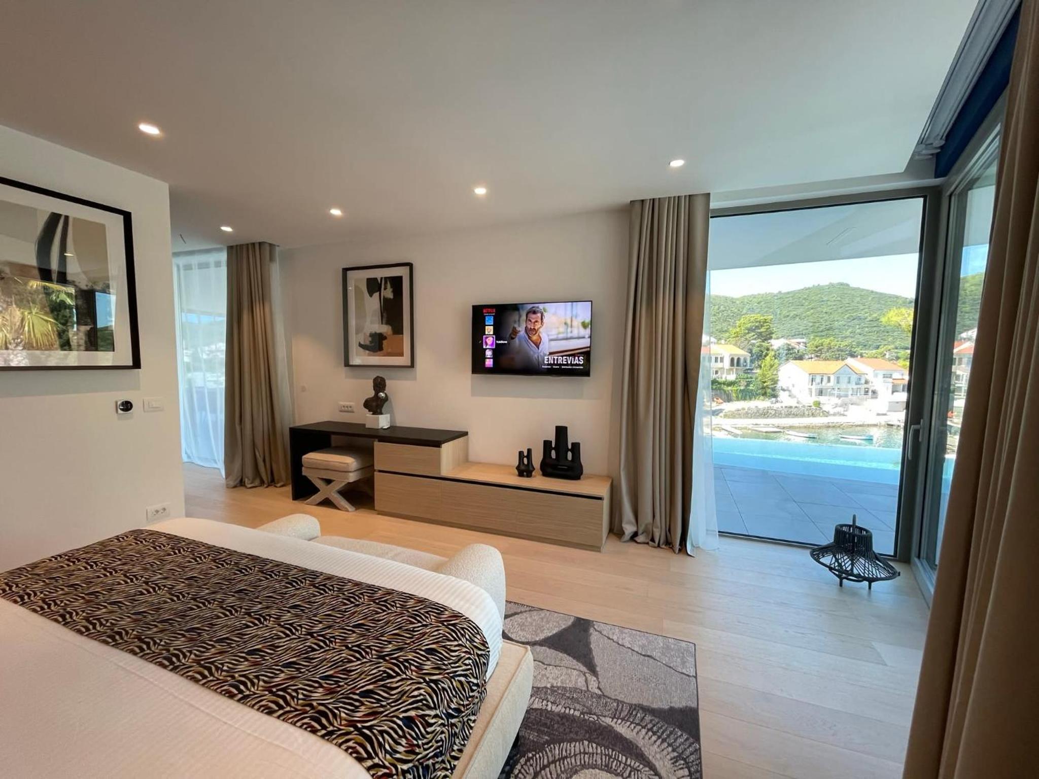 Newly Built Luxury Villa In Zrnovo Bay
