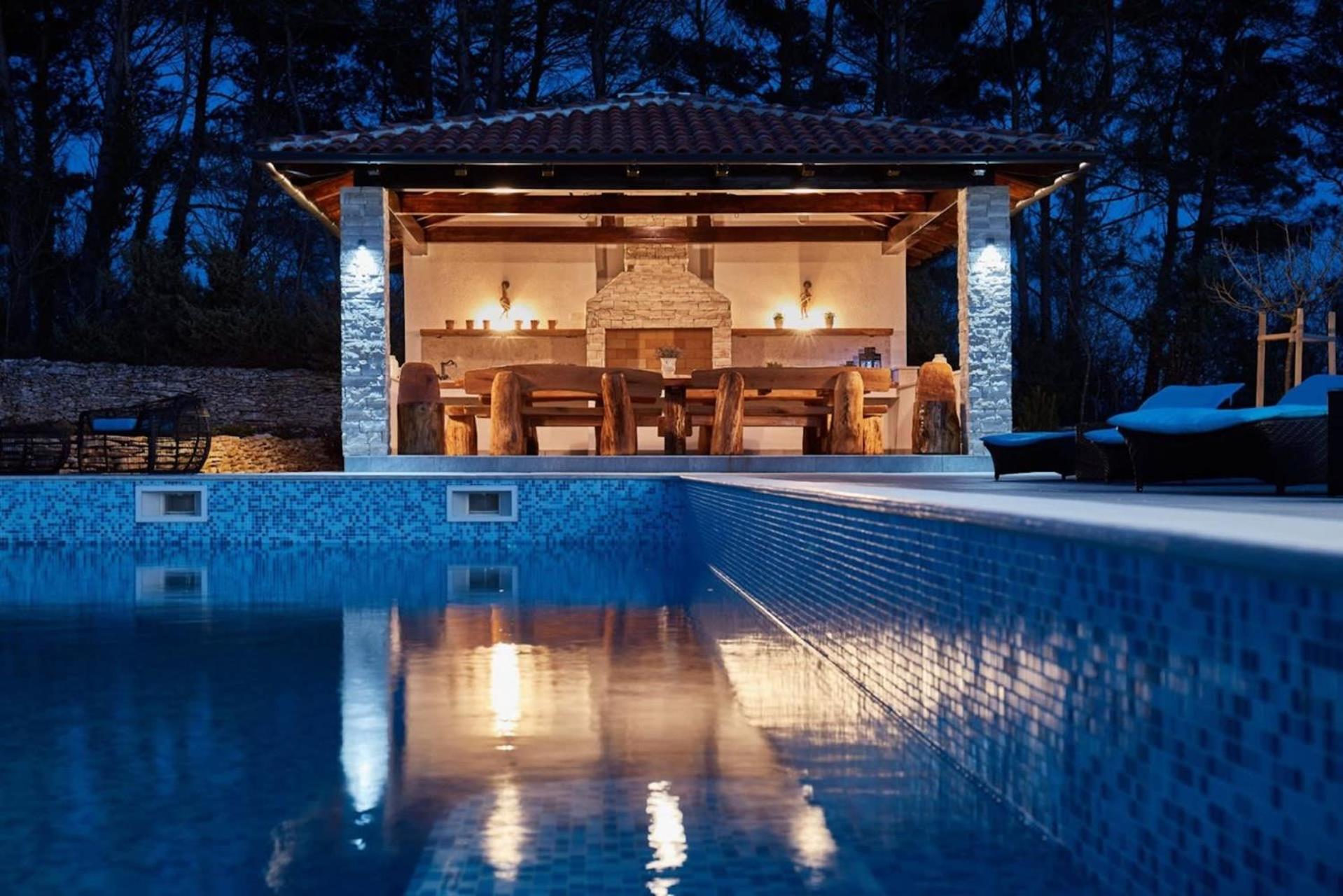 Beautiful Villa in a Spacious Estate view 5