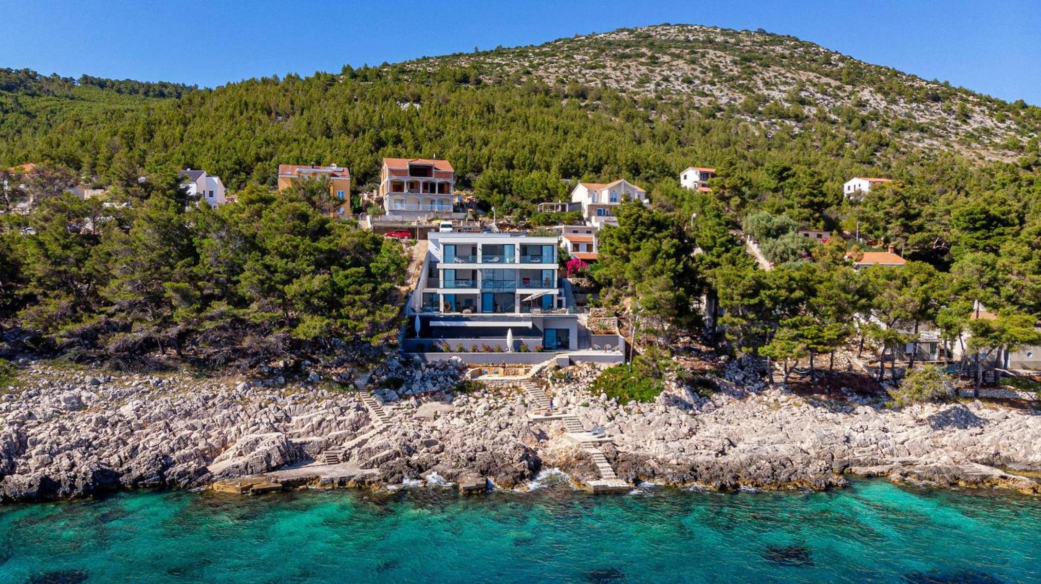 Designer villa few steps from azure blue sea view 2