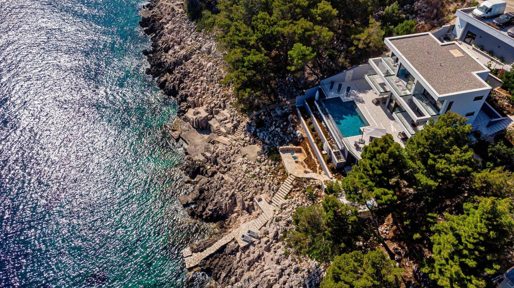 Designer villa few steps from azure blue sea view 3