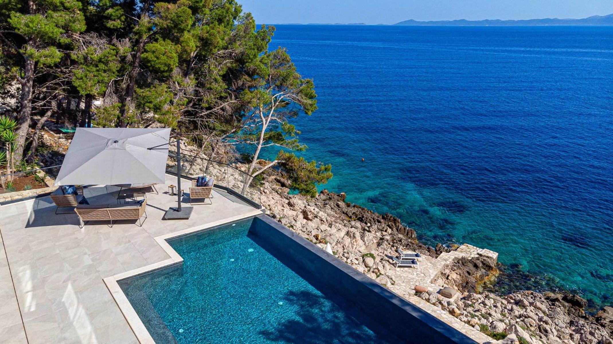 Designer villa few steps from azure blue sea view 4