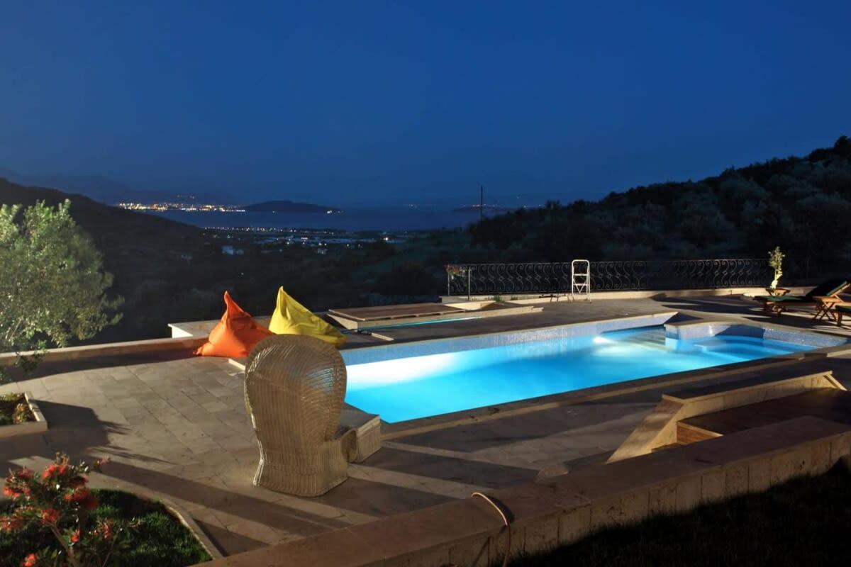 Modern Villa Near Secluded Private Area